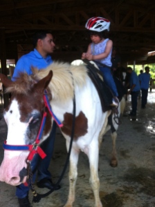 Montando caballo en Caravalí